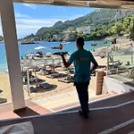 Poseidon Bar & Restaurant 팔레오카스트리차