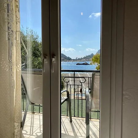 Poseidon Beach Bar & Restaurant شقة