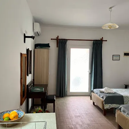 Poseidon Beach Bar & Restaurant شقة *