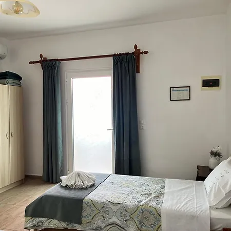 شقة Poseidon Beach Bar & Restaurant باليوكاستريتسا