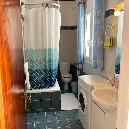 شقة Poseidon Beach Bar & Restaurant باليوكاستريتسا