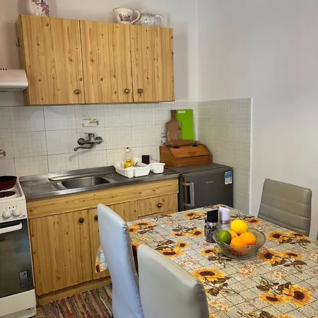 Poseidon Beach Bar & Restaurant شقة *