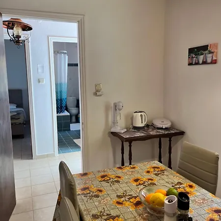 Poseidon Beach Bar & Restaurant شقة *