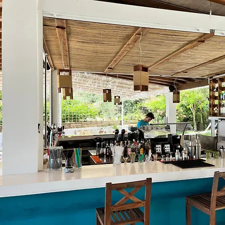 Poseidon Beach Bar & Restaurant شقة