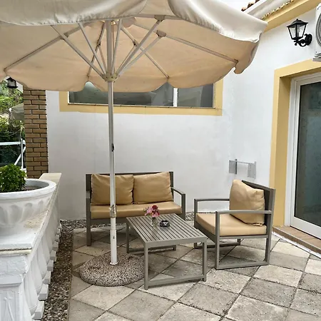 Poseidon Beach Bar & Restaurant شقة