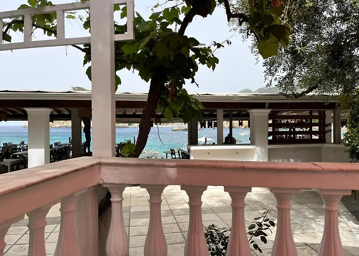 Poseidon Bar & Restaurant *