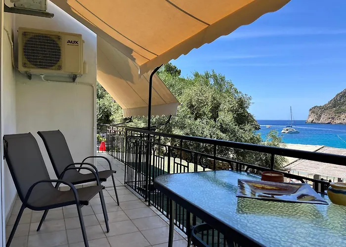 Poseidon Bar & Restaurant *