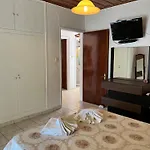 Poseidon Bar & Restaurant Apartman
