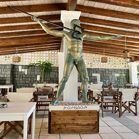 Poseidon Bar & Restaurant パレオカストリッツア