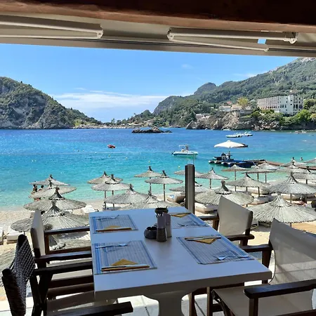 Poseidon Bar & Restaurant Lägenhet